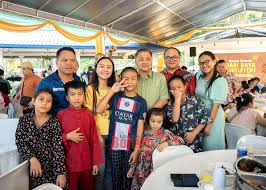 Rumah terbuka Robert dan keluarga meriah