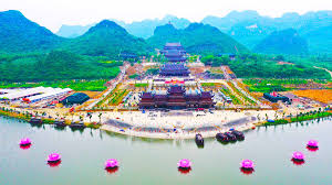 Các quần thể du lịch tràng an, chùa bái đính và tam chúc, hành cung vũ lâm nhà trần, chùa song tử tây trên quần đảo trường sa. Chua Tam Chuc Ha Nam Kham Pha Ngoi Chua Lá»›n Nháº¥t Viá»‡t Nam 2021