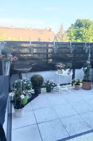 Liebevoll Dekorierter Balkon Bepflanzung Balkon Balkonien