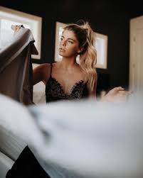 24 Home Photoshoot Ideas For You To Try Inside Creative Ideas For You To Easily Take Photos Fall Family Photos Indoor Photography Instagram Photo Inspiration