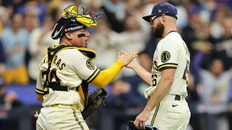 Milwaukee remonta ante Tampa Bay y toma ventaja