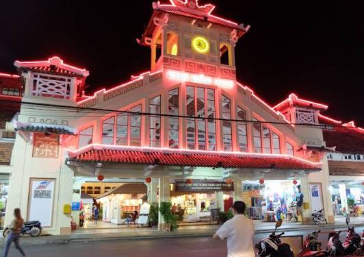 Chợ Đêm Tây Đô & Bến Ninh Kiều