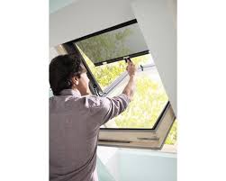 Sie schützen so effektiv, weil sie die sonnenstrahlen stoppen, bevor. Velux Hitzeschutz Markise Mhl Uk00 5060 Transparent Schwarz Bei Hornbach Kaufen