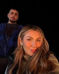 Arianna Finch's Instagram, Twitter & Facebook