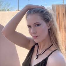 Amanda Zettler's Instagram, Twitter & Facebook