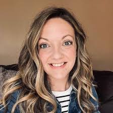 Daphne Hoover's Instagram, Twitter & Facebook