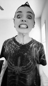 xowieologist (@xowieundercover)'s video of Hair Rollers On Short Hair