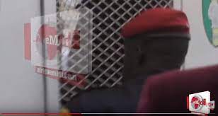Acesse e veja mais informações, além de fazer o download e instalar o baixar músicas grátis é um dos maiores servidores para fazer download de mp3s. Proces De Khalifa Sall Les Reporters De Dakaractu Sauvagement Agresses Par La Police Film Afriquemidi Com