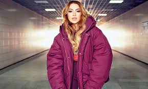 Konser kıyafeti ile olay yarattı. Hadise Den Rtuk E Tepki Klibi
