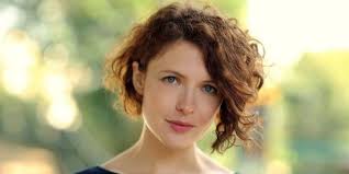 Who is Hannah Steele dating? Hannah Steele boyfriend, husband