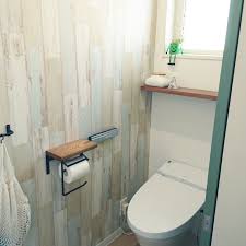 バス トイレ 木目調壁紙 lixilトイレ アイアン 木 みどりのある暮らし などのインテリア実例 2016 05 20 15 34 31 roomclip ルームクリップ トイレ 壁紙 木目 トイレのデザイン インテリア