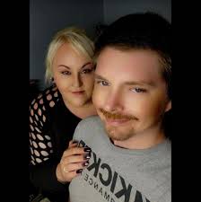 Taming giant queen bee and worker bee in Ark Survival?