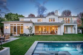 With peaceful streets, english style street lights, and gorgeous parks holmby hills is on of the most coveted neighborhoods in the nation. Holmby Hills Klassisch Hauser Los Angeles Von P2 Design Houzz