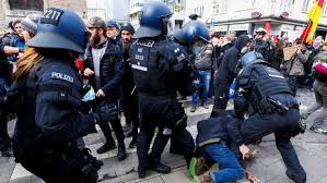 Este es precisamente el memorándum propuesto por francia y alemania. Una Multitudinaria Protesta Contra Las Restricciones En Alemania Acaba En Enfrentamientos Con La Policia