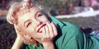 8 Gambar 'Rare' Saat Marilyn Monroe Ditemui Mati Dalam Bilik Tidur
