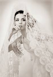 Spanish Style Wedding Gowns Are So Beautiful She Wants To Recreate A Modern Wedding Dress Wedding Dress With Veil Spanish Wedding Dress Mexican Wedding Dress