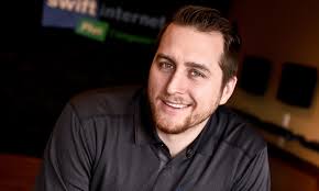 Applauding Creston's influencers