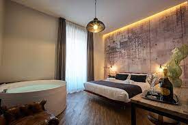 Ho paura però che non sia indicato, soprattutto in inverno occorrerebbe far arieggiare il locale più del solito. Suite Con Vasca Idromassaggio In Camera Da Letto Recensioni Su Ara Suite Roma Tripadvisor