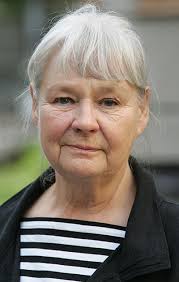 Hulda maria charlotte kulle (born 26 april 1960 in svalöv municipality) is a swedish actress. Sa Hyllar Svt Skadespelaren Mona Malm Visar Stora Klassikerna