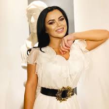Ministrul de interne, carmen daniela dan, a declarat, marti, ca a decis retragerea jandarmilor din fata sediului psd, la protestul de duminica, pentru a nu parea ca erau pregatiri pentru un asediu. Carmen De La Salciua Si Daniela Pentru Noi Femeile Official Audio By Mmm 99 Ab