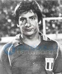 Mundialistas: hoy está de cumpleaños Luis Alberto Reyna Navarro, ex  futbolista nacional que integró el plantel que nos representó en el Mundial  de 1982. También tuvo presencia en los seleccionados que participaron