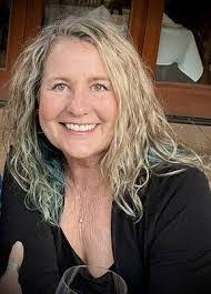 Erin Bear's Instagram, Twitter & Facebook