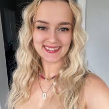 If you're in need of an Anniversary gift we're here to help you out. We've  collected a variety of projects from Cricut Community that you can  customize and make yourself. What anniversary