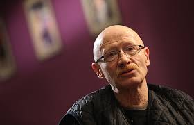 Также художник работал над лентами кольца альманзора,признать виновным, внимание! Skonchalsya Akter Viktor Proskurin