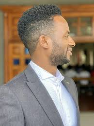 ሉቃስ 2 ¯¯¯¯¯¯¯¯¯¯ ⁸ በዚያም ምድር መንጋቸውን በሌሊት ሲጠብቁ በሜዳ ያደሩ እረኞች ነበሩ። ⁹ እነሆም፥ የጌታ  መልአክ ወደ እነርሱ ቀረበ የጌታ ክብርም በዙሪያቸው አበራ፥ ታላቅ ፍርሃትም ፈሩ። ¹⁰ መልአኩም እንዲህ አላቸው፦ እነሆ፥