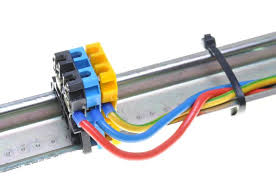 Ein stromkabel besteht aus mehreren adern, die jeweils eine andere farbe haben. Lampen Fachgerecht Anschliessen Mein Bau