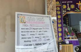 Kể lại với bà ngoại về việc có một người đàn ông cho cháu 3 cây kẹo mút rồi bảo sẽ dắt bé gái 5 tuổi đi tìm ba. Thkdmju5palfsm