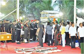 அரசு மரியாதையுடன் ஜெயலலிதா உடல் நல்லடக்கம்: ஜனாதிபதி - பிரதமர்- மாநில  முதல்வர்கள் நேரில் அஞ்சலி - இறுதி ஊர்வலத்தில் லட்சக்கணக்கான மக்கள் ...