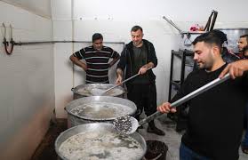 Where many arabs work in restaurants and as food vendors. Italian Tv Chef Serves Up Cooking Lessons At Gaza Prison Arab News