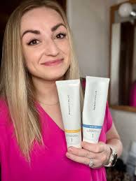 ✨ Washing your face isn't just about removing the day — it's about  activating your skin's repair system. ✓ 2 minutes in → hydration rushes in.  ✓ 15 minutes in → repair