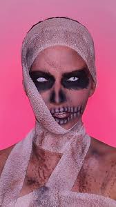 Halloween Mummy costume 🎃 which one do you prefer: cute vs creepy? Ib:  @Amberpitkin #halloweenmakeupideas #mummymakeup #lastminutehalloween  #quickhalloweenmakeup #easyhalloweenmakeup
