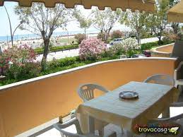 Il bilocale consta di una camera matrimoniale + letto singolo, cucina soggiorno con divano letto, bagno con doccia, terrazzo con tavoli vista mare. Case In Affitto A Vasto Ch Trovacasa Net