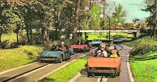 Sunshine Parkway 1972 1994 Yet Another Sports Car Ride This One Was Located In Hanna Barbera Lan Kings Island Amusement Park Ohio Amusement Parks Kings Island