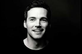 (as an adjective) from, related to, or like. Ian Harding Ein Interview Uber Seine Schauspielkarriere Ableismus Und Lupus Die Neue Norm