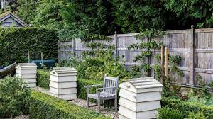 How to install a small garden fence. Garden Fence Ideas Define The Edges Of Your Garden And Create A Boundary Country