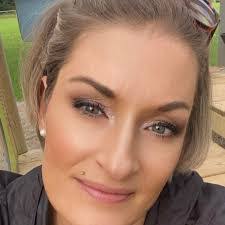 Sonja Barton's Instagram, Twitter & Facebook