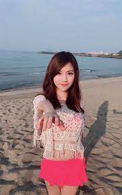 」 感情穩定，蔡尚樺也大方表示與男友有結婚打算，至於得獎後是否會直接宣布喜訊，她也 鬆口，「我當然會結婚，可是經紀人下了禁婚令，這3、5年不會結婚，先衝刺工作，他在 竹科工作，我們分隔兩地，暫時不會成家，我爸媽希望我先努力工作。 」 蔡尚樺. 1400è¬è²·å¥—æˆ¿ ç¾Žå¥³ä¸»æ'­ æŠ•å ±å¤§ ä¸‰ç«‹æ–°èžç¶² Line Today