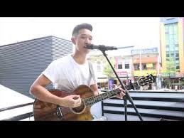 Lirik lagu aziz harun beautiful mp3 terpopuler full album terlengkap. Senyum Aziz Harun Chord Chord Gitar Aziz Harun Senyum