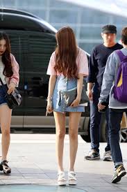 Men that don't look at other girls, understanding & is helpful. Gfriend Sowon Airport Fashion Koreanups