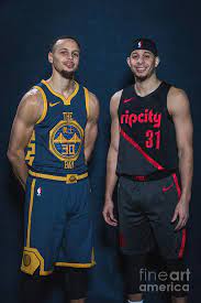 But, again, steph made 5.1 threes per game to seth's 1.5 threes per game. Stephen Curry And Seth Curry By Michael J Lebrecht Ii