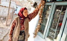 Andrei nu matura si nu scot gunoiul din casa, nu astfel in unele localitati cand fetele sosesc acasa de la pazitul usturoiului, seamana un catel de. Sfantul Andrei Noaptea Cand Apar Strigoii Se Fac Farmece Si Se Prezice Rodnicia Ogorului Stirileprotv Ro