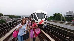 Landasan pacu bandara internasional hang nadim juga menjadi runeway terpanjang kedua di asia tenggara setelah bandara internasional kuala lumpur, malaysia. 7 Landasan Keretapi Paling Ekstrem Dan Mengagumkan Iluminasi