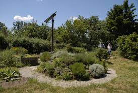 Es ist von wäldern und feldern umgeben. Bn Garten Bund Naturschutz Kreisgruppe Furth Stadt