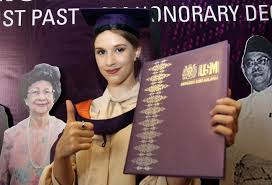 Senarai program pengajian usm (universiti sains malaysia) ijazah sarjana muda. Usm News Portal Ratu Kebaya Rusia Teruja Terima Ijazah Usm