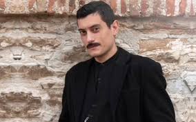 Ο αργύρης πανταζάρας όμως, έχει κάνει και πολλά ακόμη πράγματα στον χώρο του θεάτρου τα οποία τον έχουν κατατάξει σε έναν από τους πιο ταλαντούχους ηθοποιούς της γενιάς του. Agries Melisses O Argyrhs Pantazaras Exei Nea Protash Kai To Syzhta Poly Entona Newsbeast