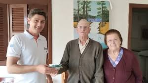 Que linda e generosa atitude do casal que completou 65 anos de casamento!  Em vez de pedir presentes materiais, escolheram um gesto de amor ao  solicitar doações para a construção do centro